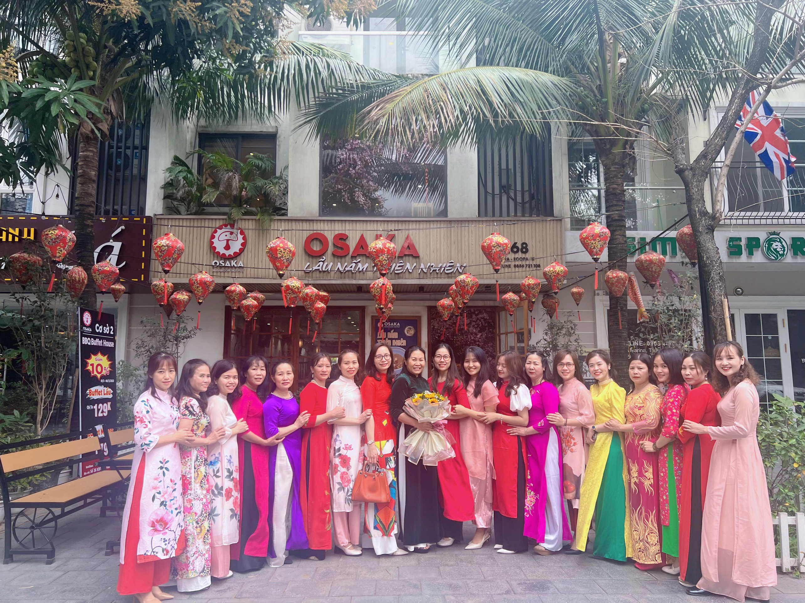 Ngày 8/3 đông vui và cực kì ý nghĩa của chị em phụ nữ Công ty Đông Á và Ecopanel  